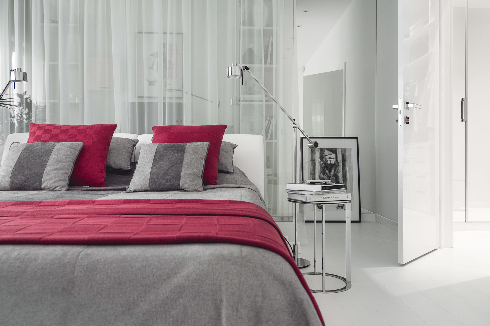 LET'S DRINK CHAMPAGNE AND DANCE ON THE TABLE