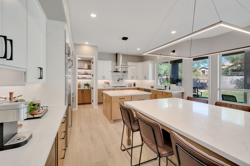 Kitchen - transitional kitchen idea in Phoenix