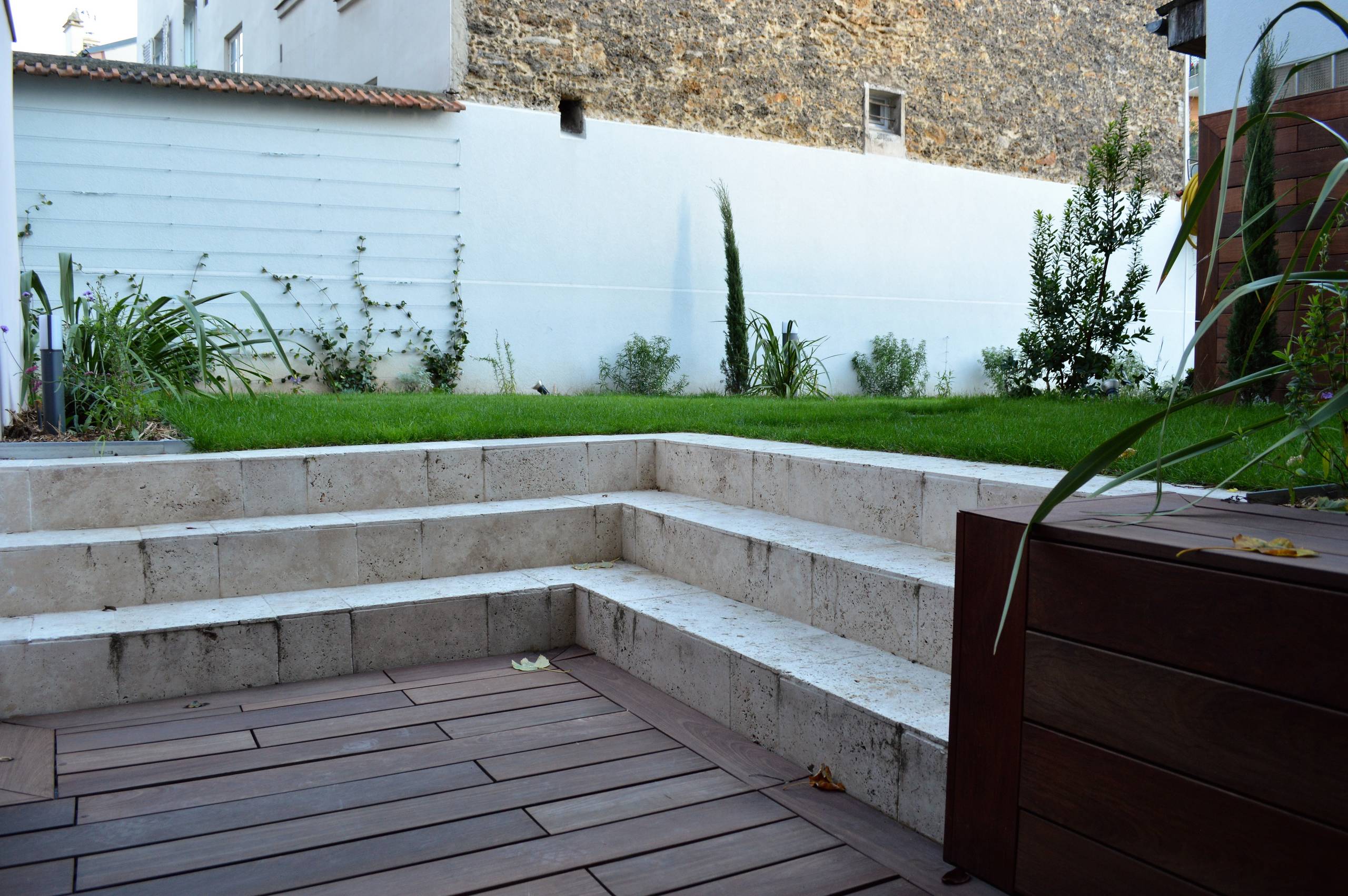 Utilisation de matériaux nobles en rappel du style de la maison