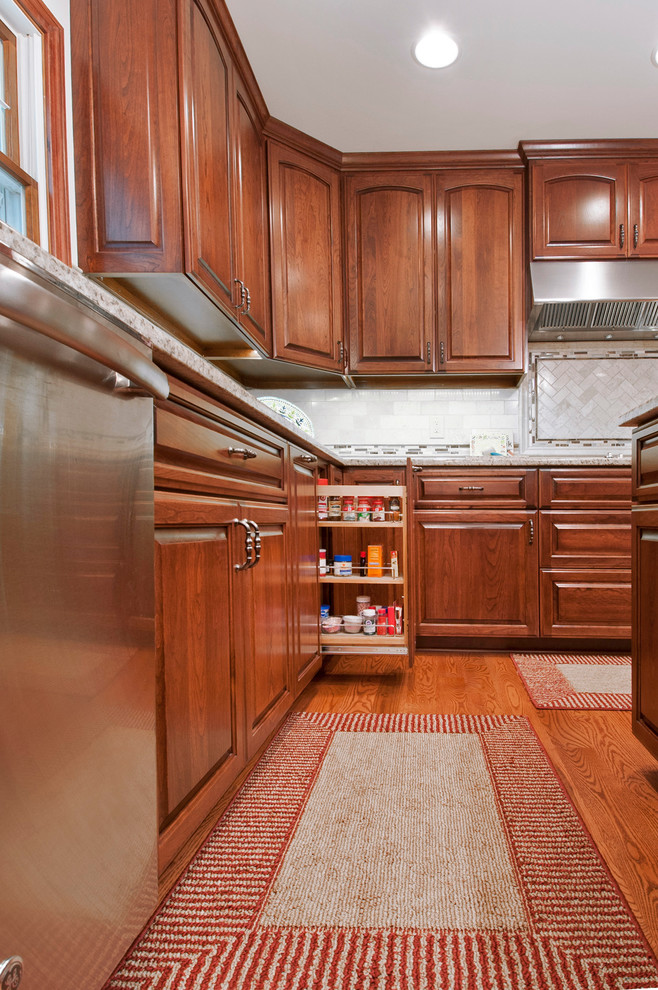 Home design - transitional home design idea in Columbus