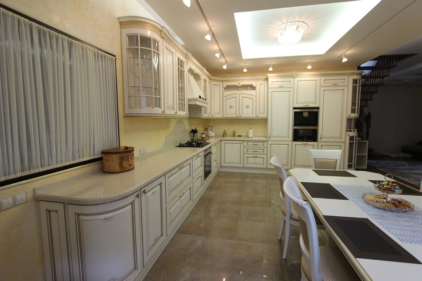 Кухня-столовая для загородного дома, "Олимпия"