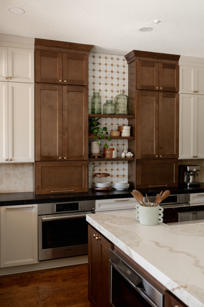 Example of a transitional kitchen design in Phoenix