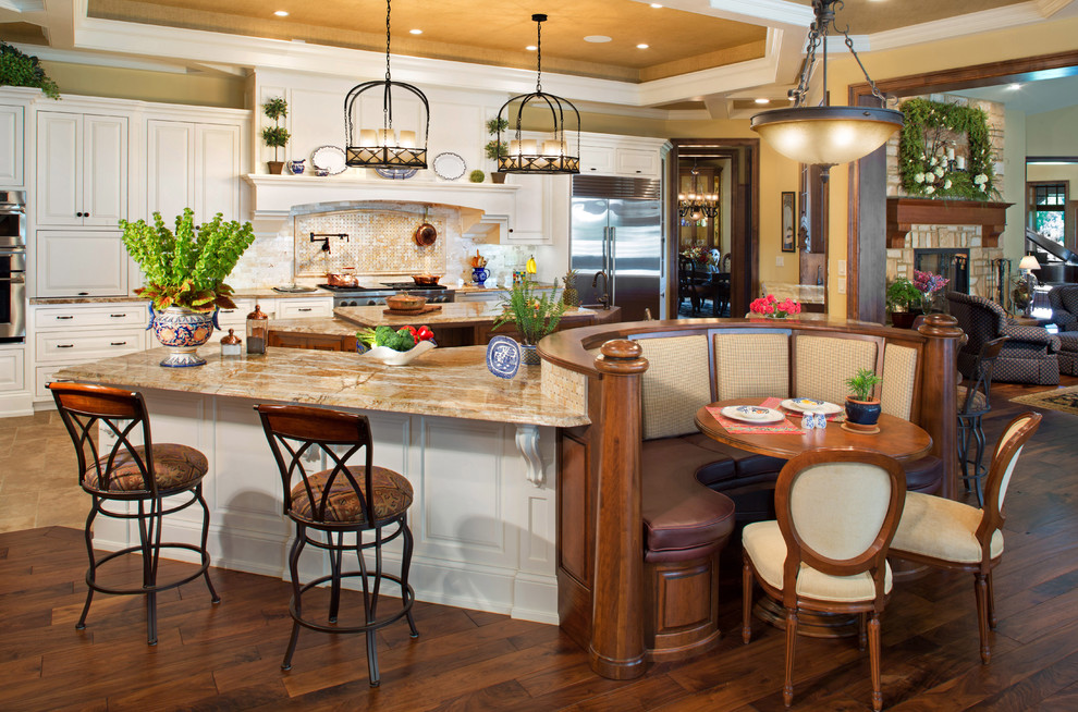 Inspiration for a transitional kitchen remodel in Milwaukee