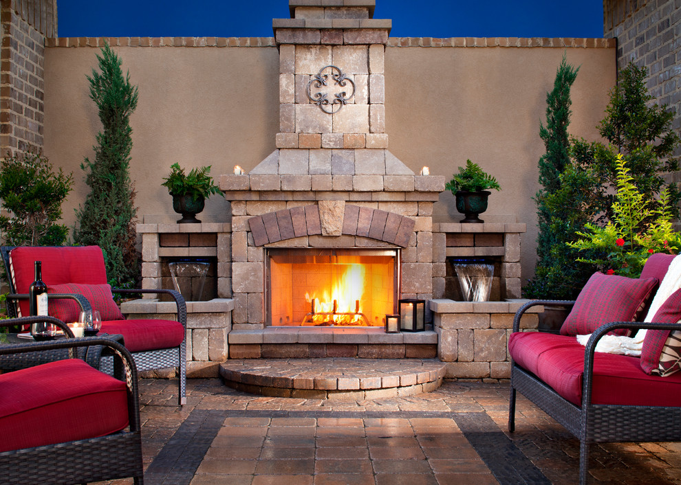 Photo of a traditional courtyard patio in Houston with a fire feature.