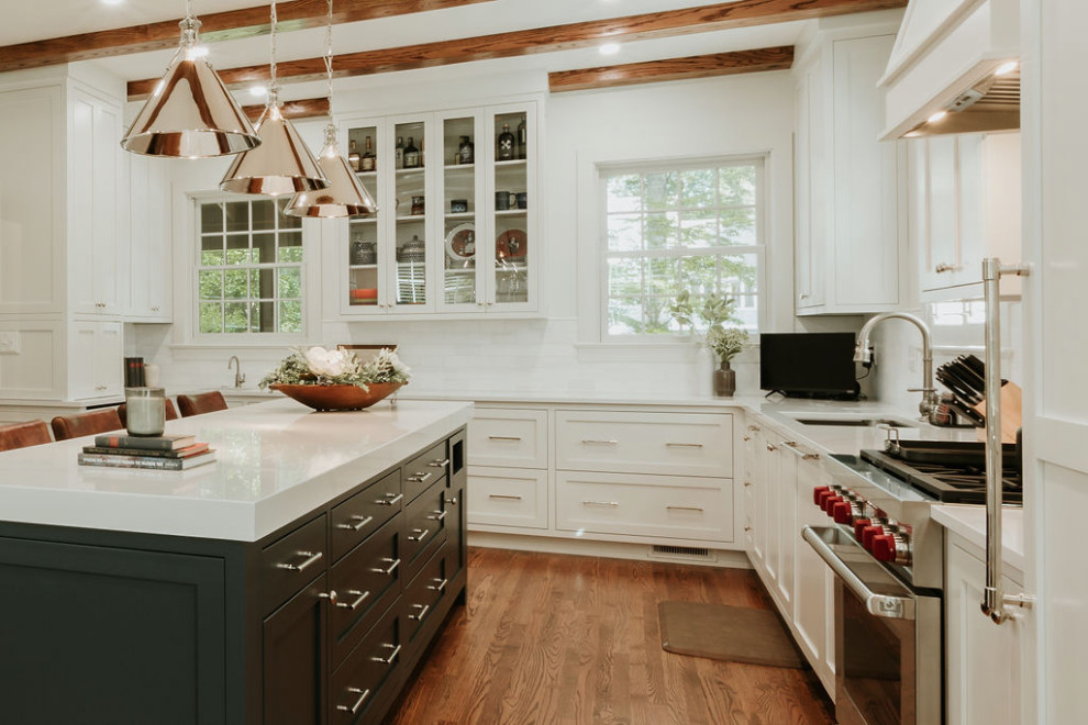 Example of a large transitional u-shaped medium tone wood floor, brown floor and exposed beam eat-in kitchen design with a single-bowl sink, recessed-panel cabinets, white cabinets, quartz countertops, white backsplash, marble backsplash, stainless steel appliances, an island and white countertops
