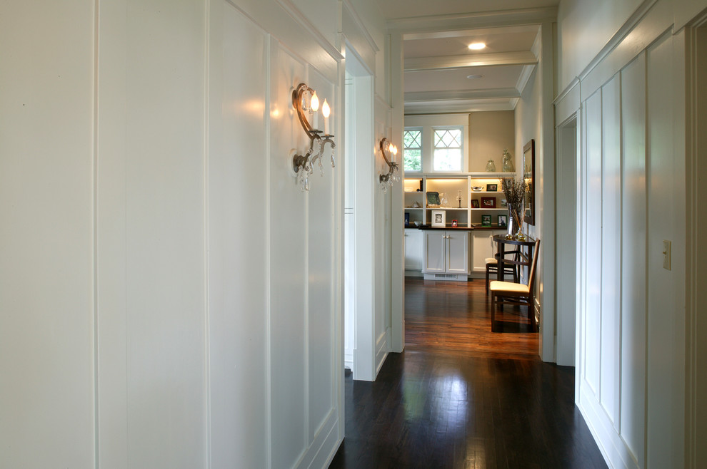 This is an example of a traditional hallway in Baltimore.
