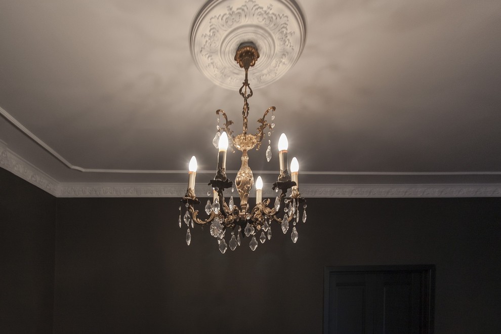 Неоклассика в чёрно-серых тонах.