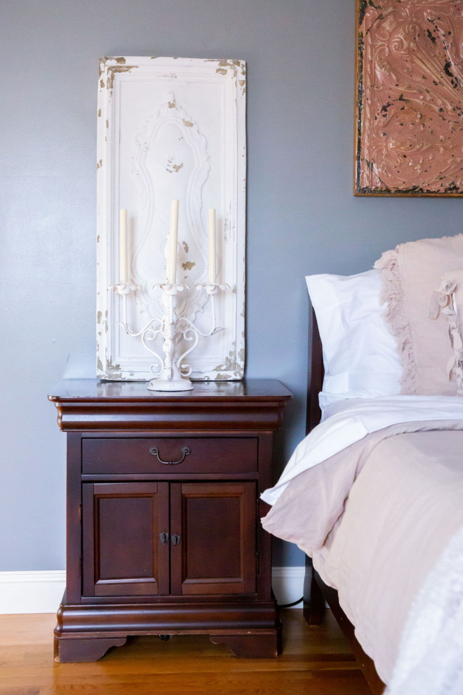 Transitional home design photo in Boston