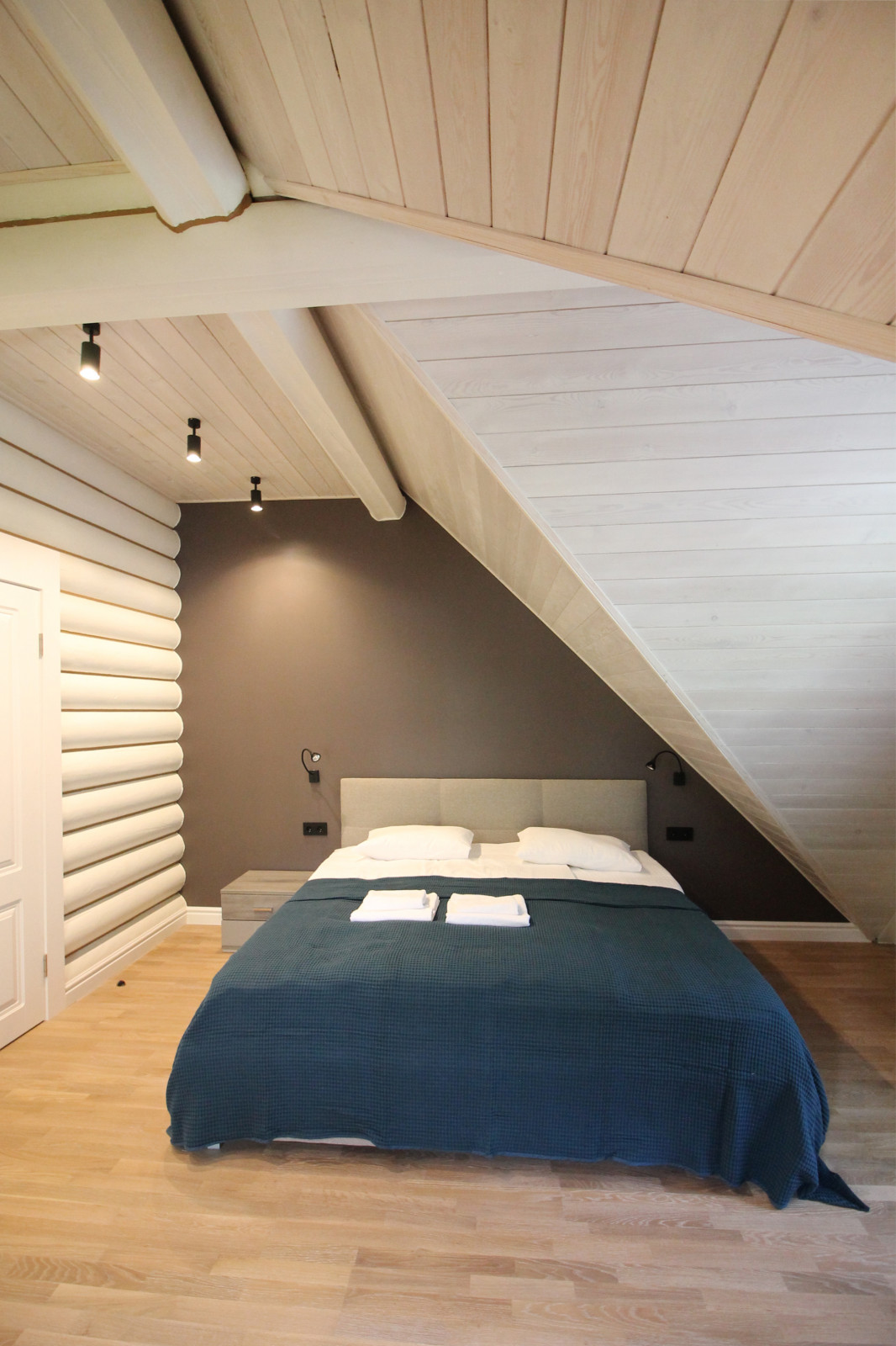 Срубовой коттедж 38 в п.Рощино, Ленинградская обл. Царство-Королевство