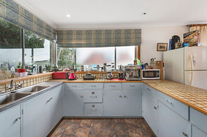 The old tiled benchtops were full of grime.