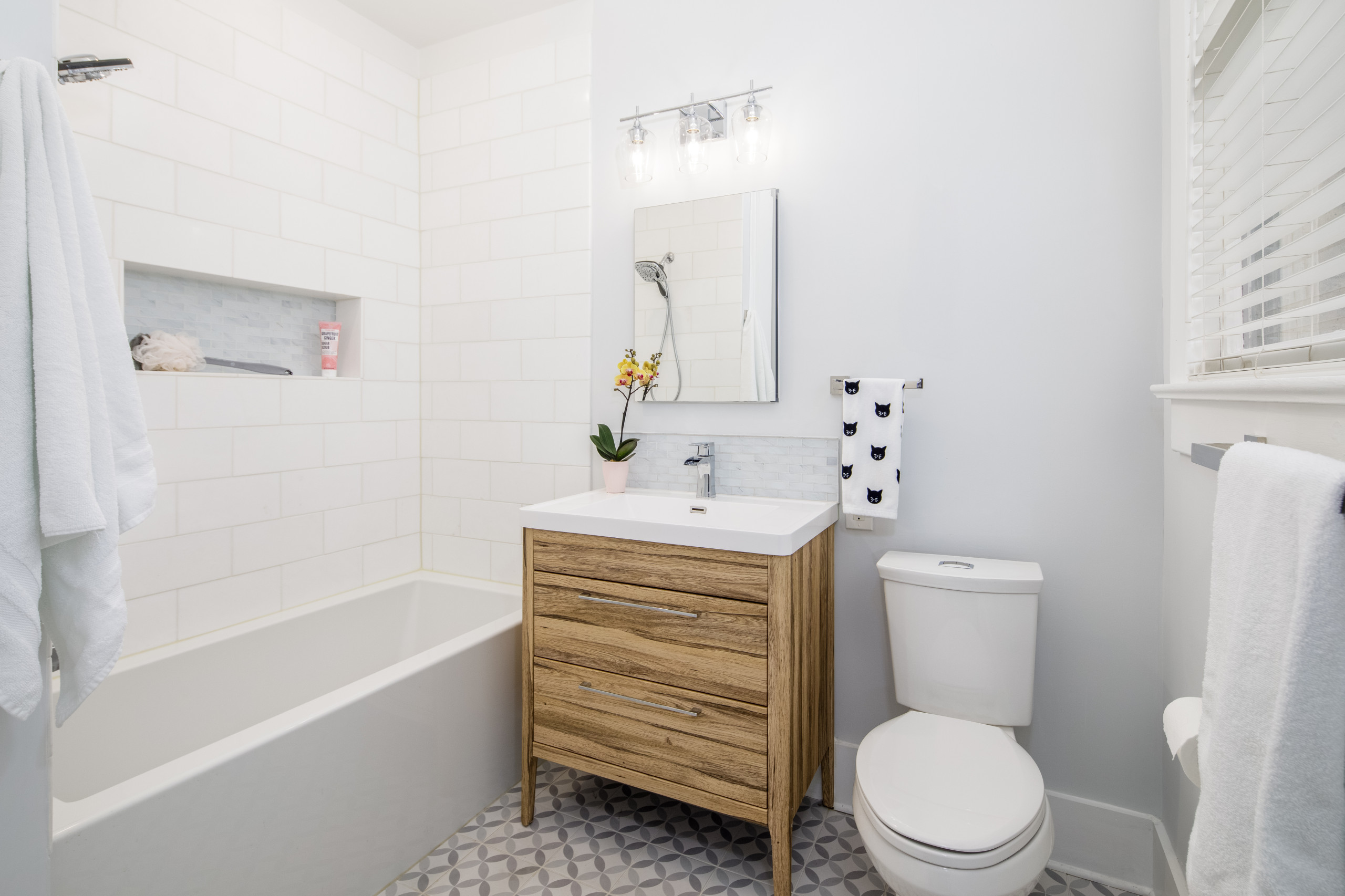 Penn Ave Fresh Full Bath Remodel