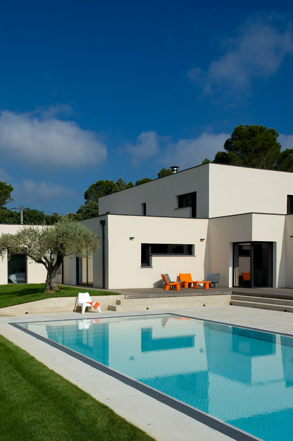 Un jeu de volumes contemporain contemporary-swimming-pool-and-hot-tub