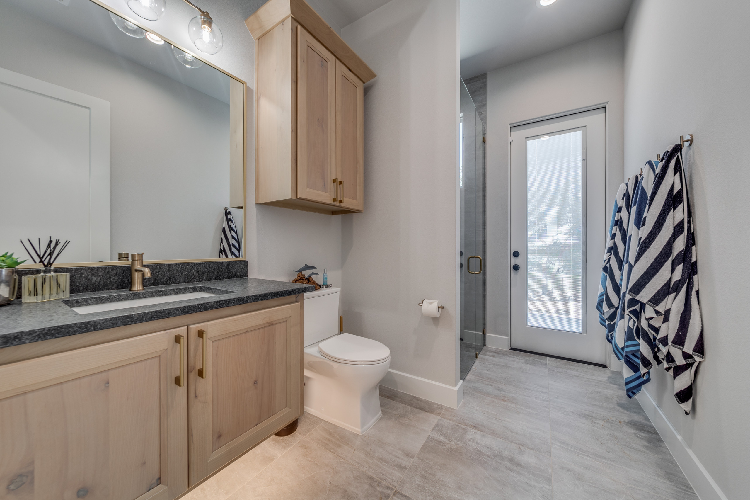 Modern European: 3,830 ft², 4 BR/3 BA/1 STbat