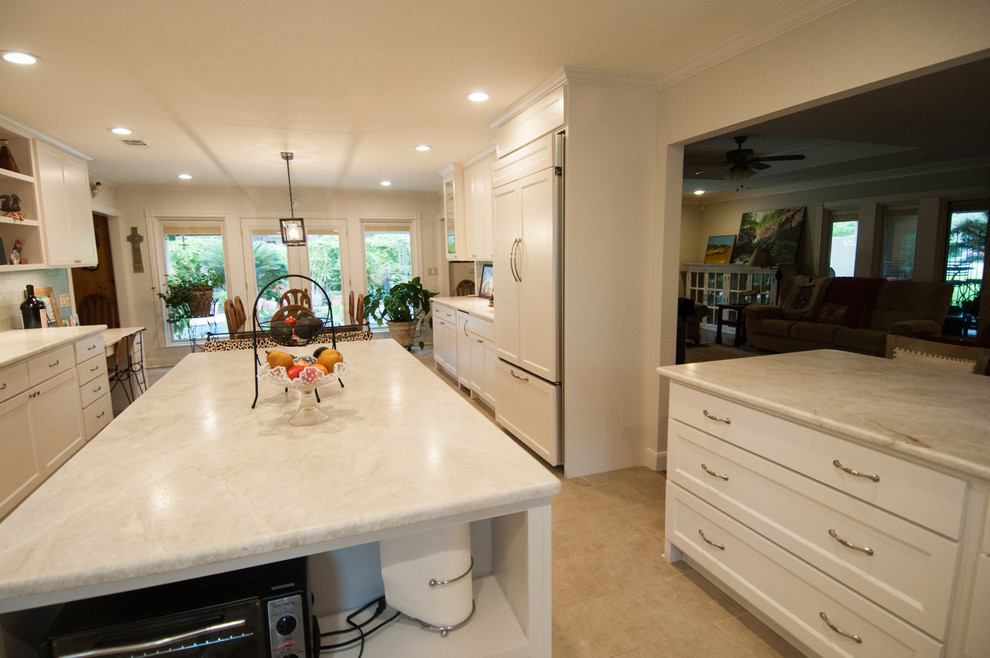Inspiration for a transitional kitchen remodel in Austin