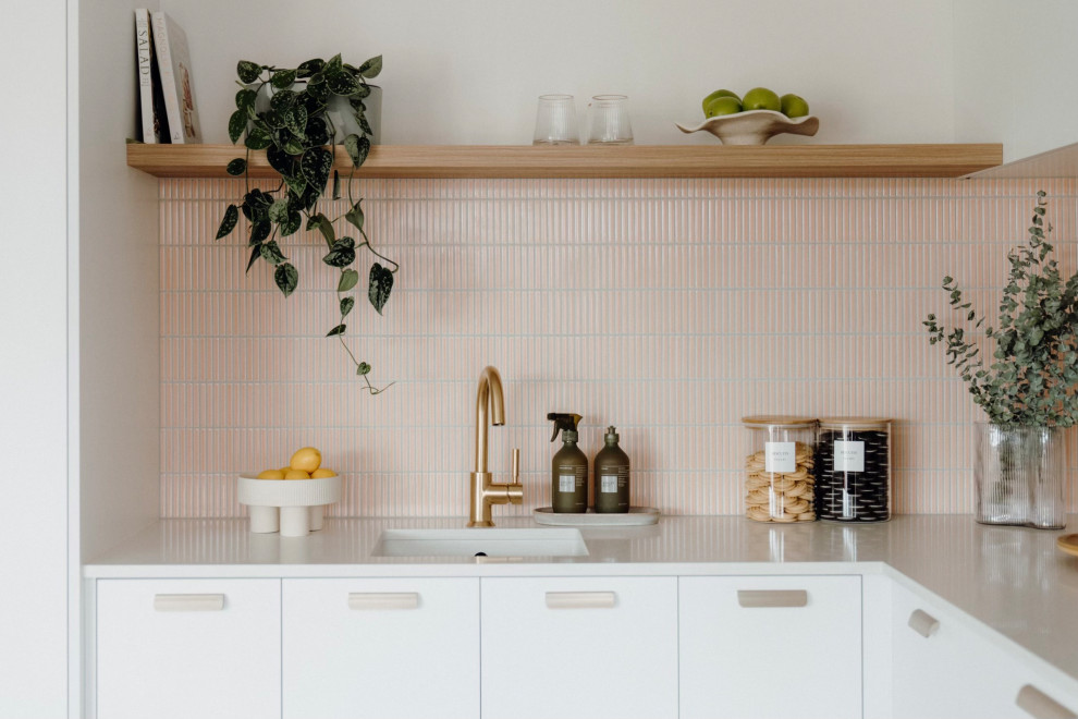 This is an example of a modern kitchen in Auckland.