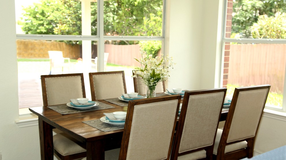 Example of a transitional home design design in Austin