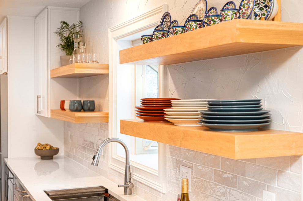 Example of a transitional home design design in Indianapolis