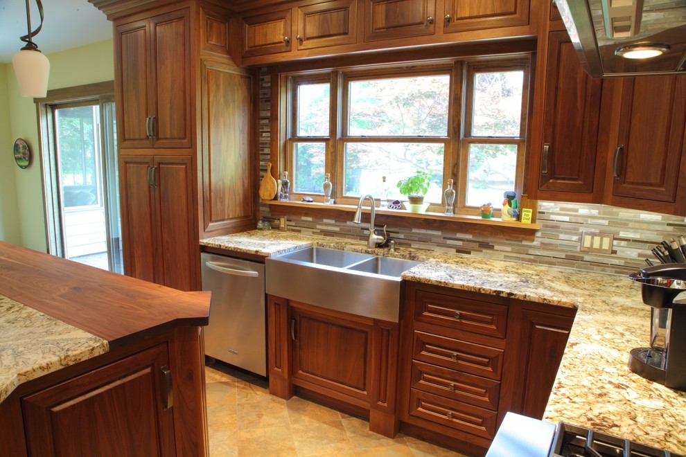 Mountain style kitchen photo in Toronto