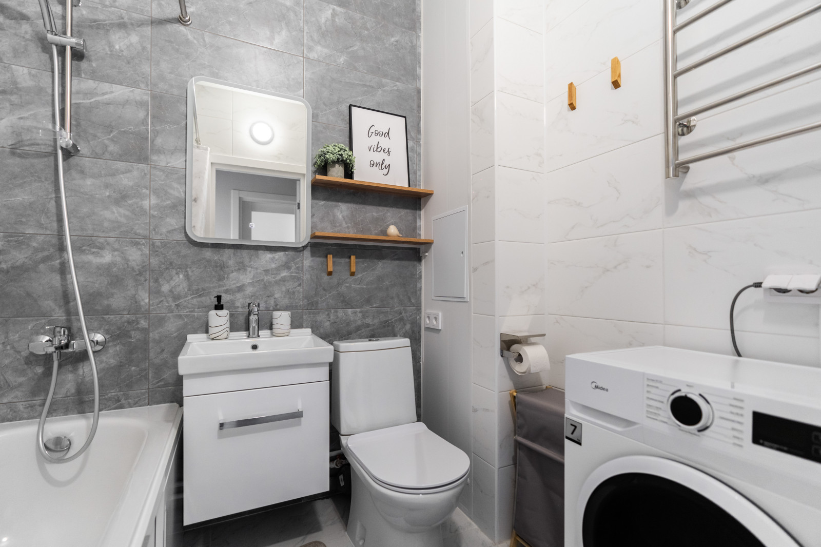 Парадный ансамбль, 2евро, 32м2