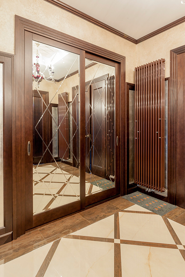 Шкаф с зеркалом из массива