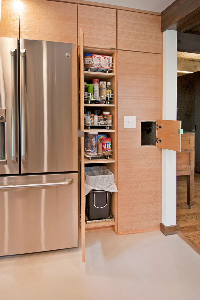 Home design - transitional home design idea in Columbus