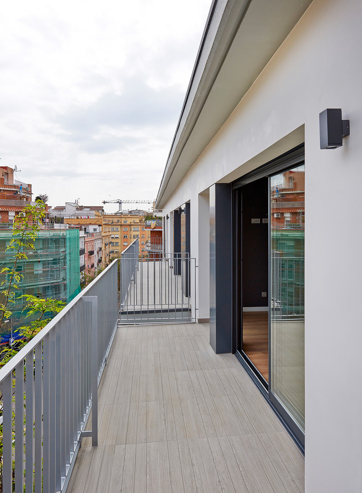 Inspiration for a modern balcony remodel in Barcelona