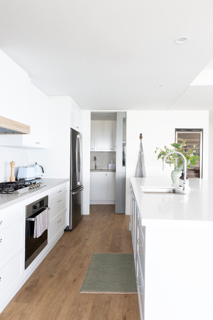 KITCHEN / PANTRY beach-style-kitchen
