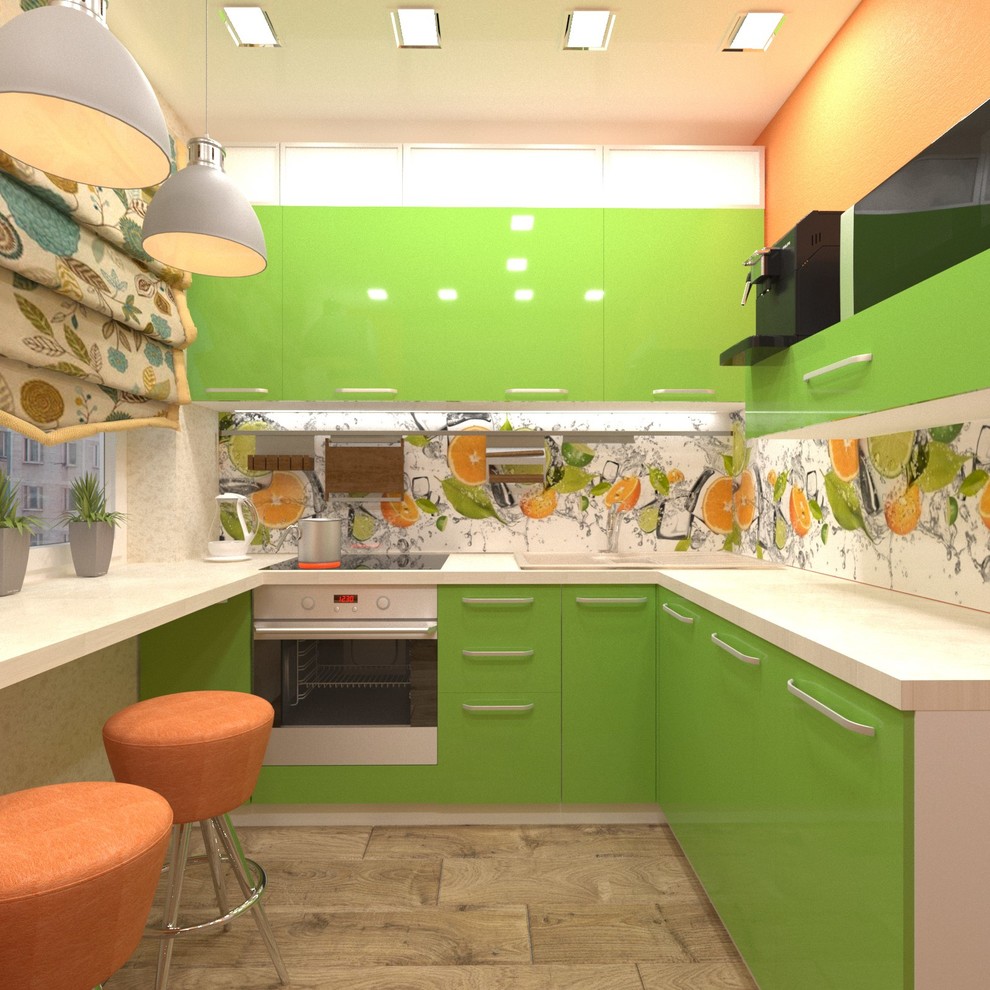 Маленькая кухня в ярких тонах