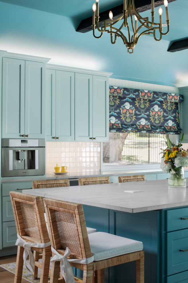 Kitchen - transitional kitchen idea in Austin