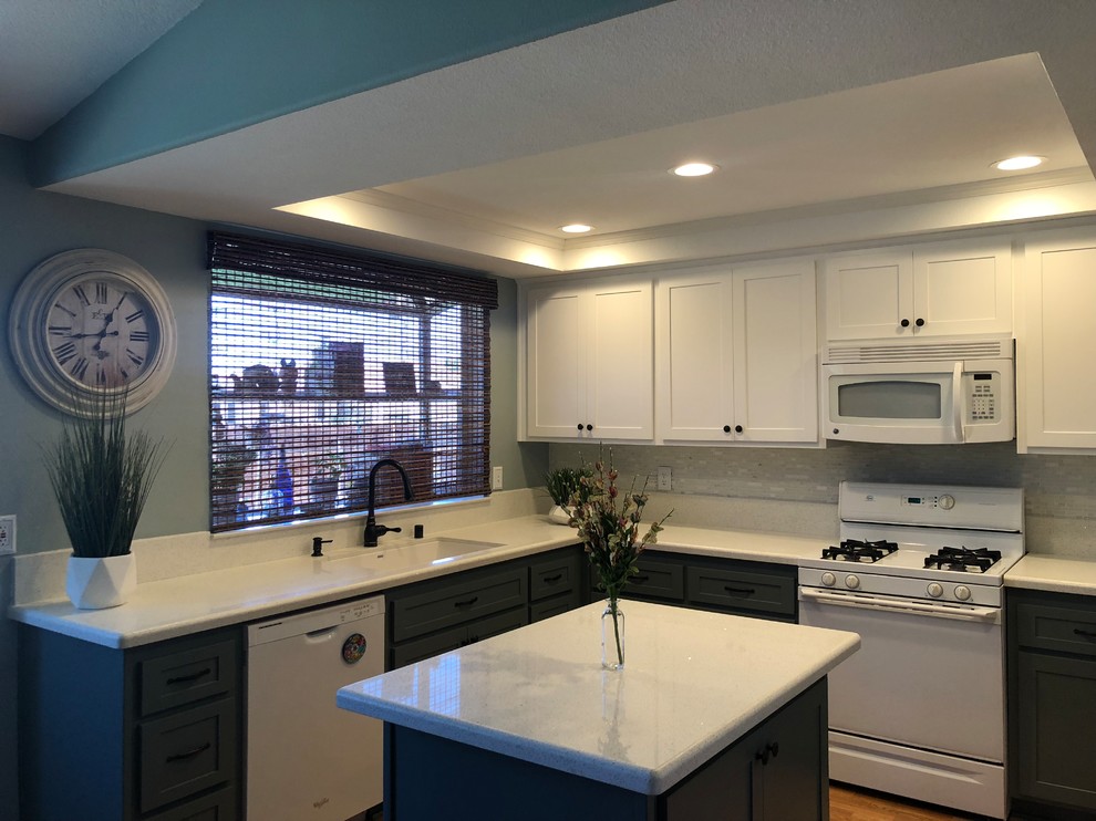 Transitional kitchen photo in Orange County