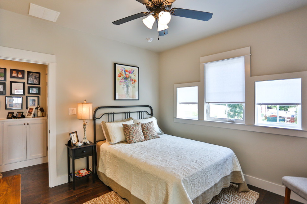 Photo of a mid-sized traditional guest bedroom in Austin with beige walls, medium hardwood floors and brown floor.