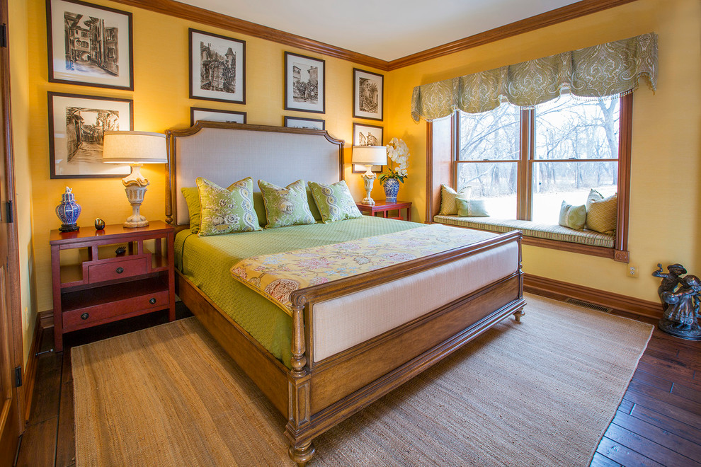 Design ideas for a traditional bedroom in Cleveland.