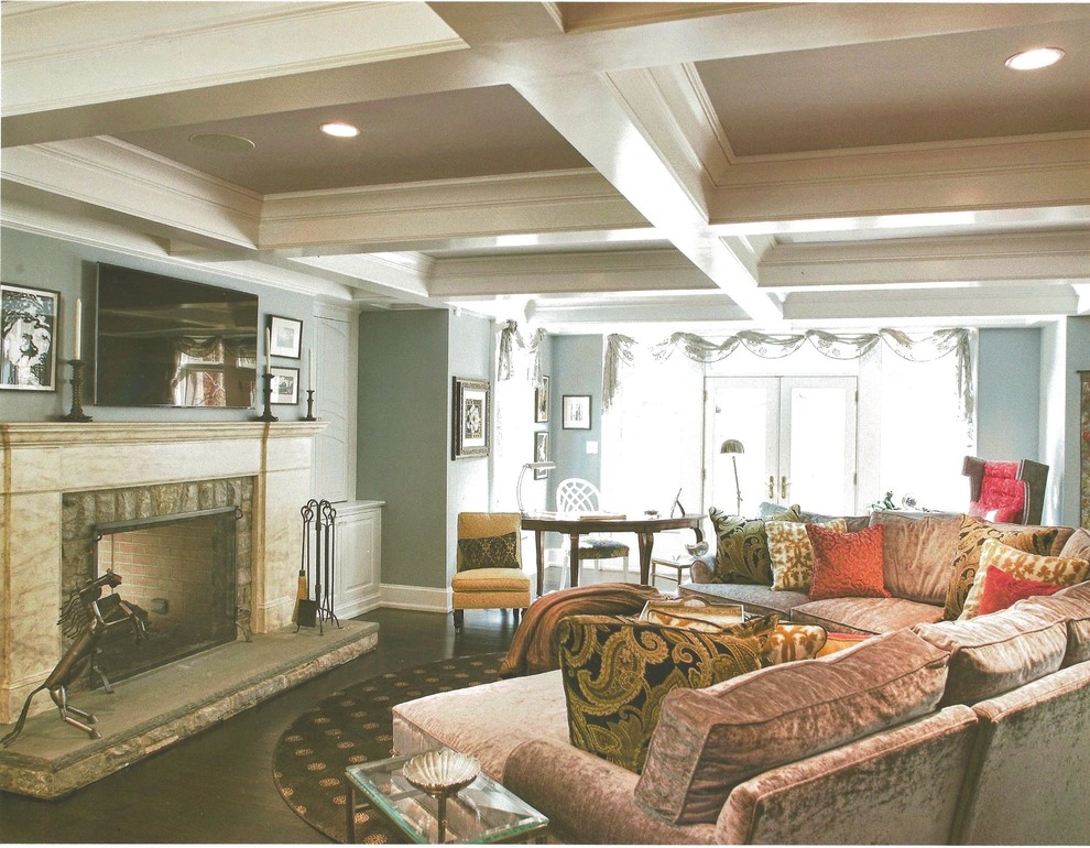 Inspiration for a transitional family room in Philadelphia.