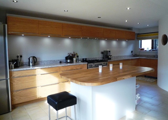 Bespoke Oak Veneered Kitchen trendy-koekken