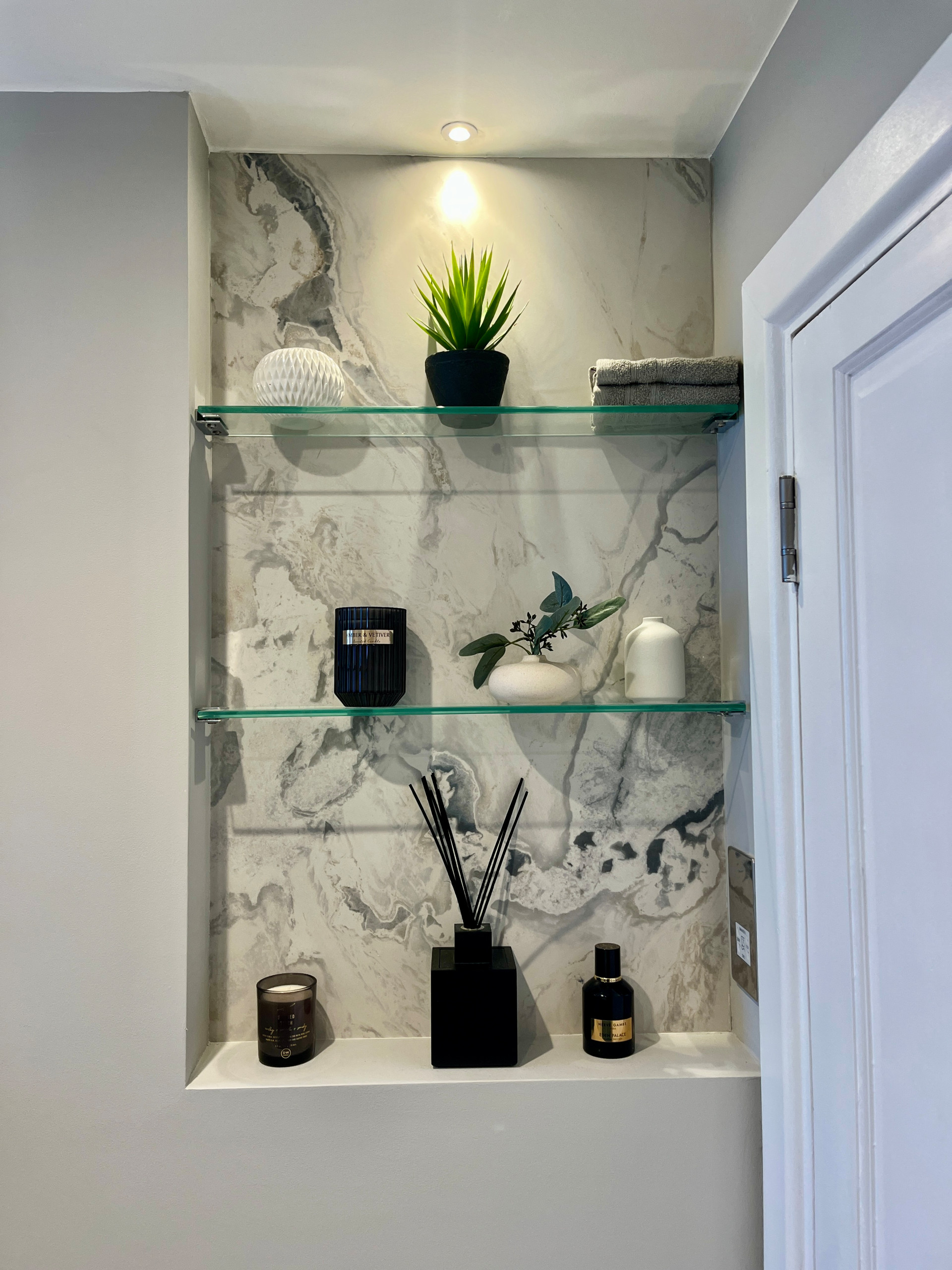 Example of a minimalist home design design in London