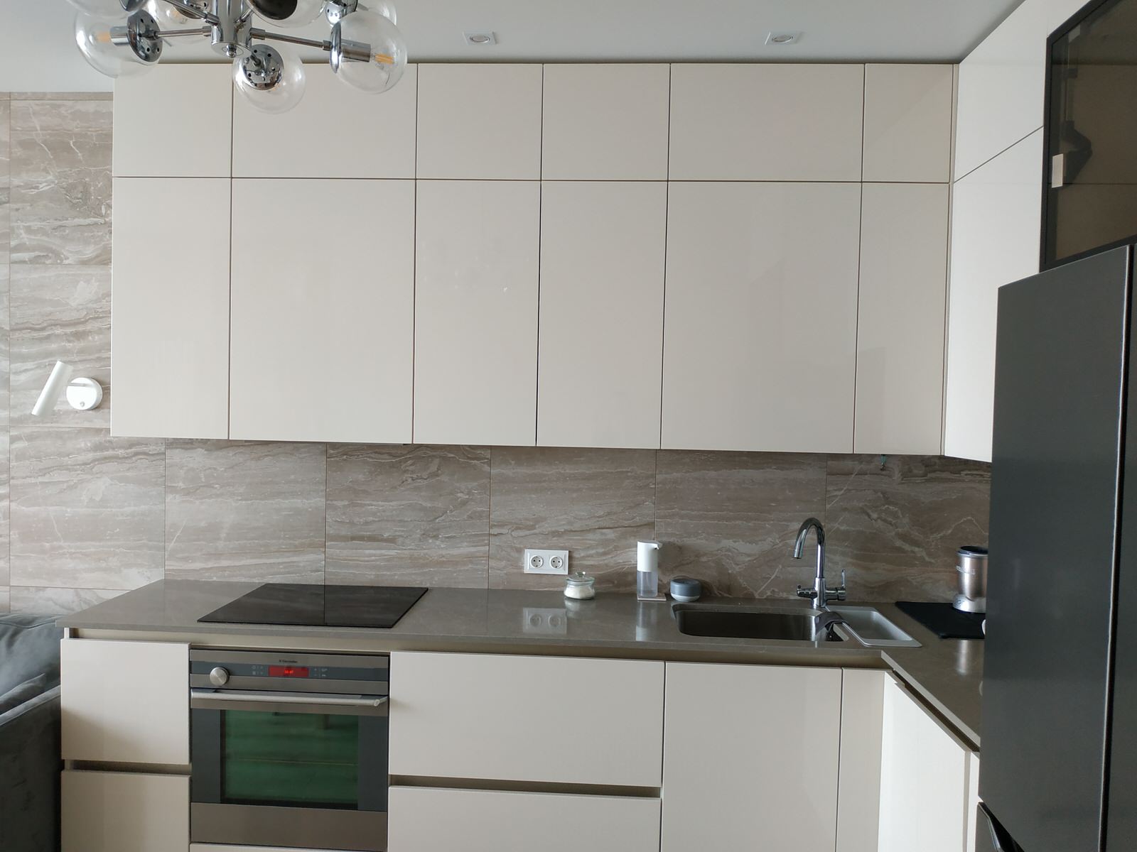 Экостиль с подвесным креслом