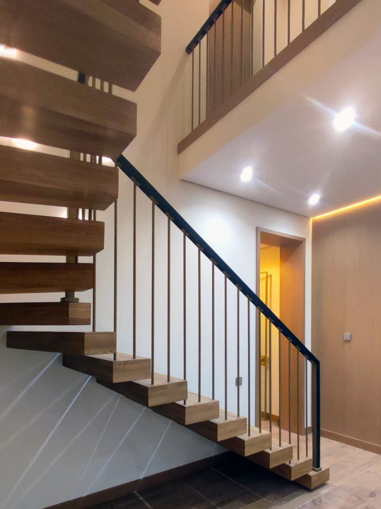 Консольная лестница со ступенями из дуба