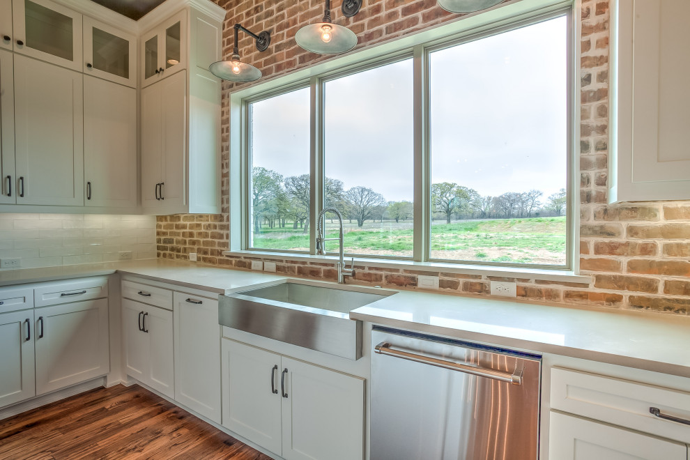 Inspiration for a transitional kitchen remodel in Dallas