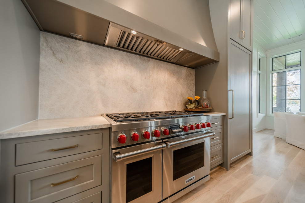 Inspiration for a transitional home design remodel in Birmingham