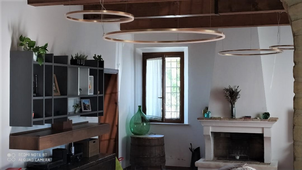 Interior design, illuminotecnica e arredo del living in una casa romagnola