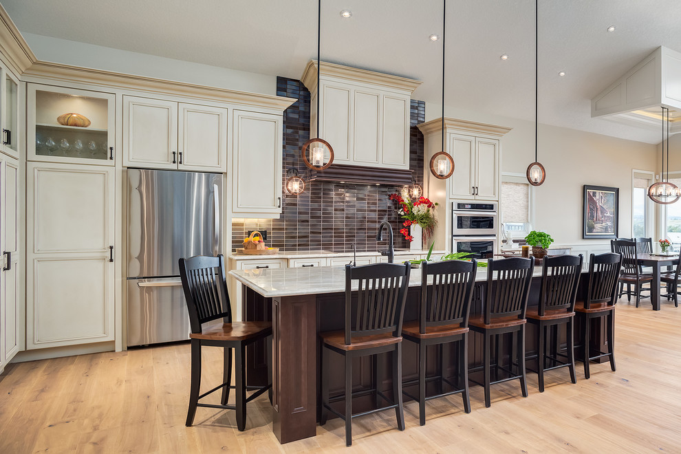 Kitchen - transitional kitchen idea in Calgary