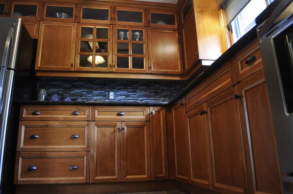 Mid-sized mountain style l-shaped kitchen photo in Toronto with an undermount sink, medium tone wood cabinets, granite countertops, blue backsplash, stainless steel appliances and no island