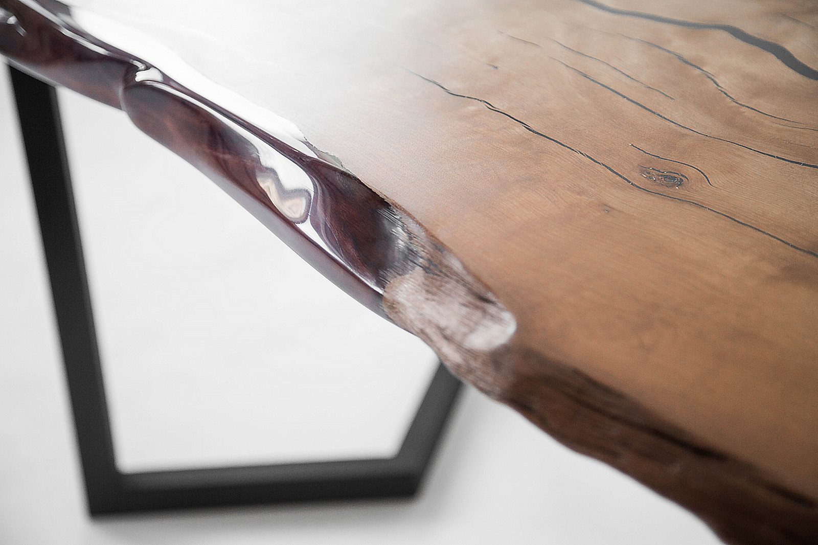 Стол из граба и акрила КЕМ