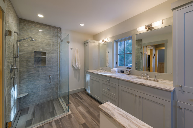 Transitional Bathroom nyklassisk-badrum