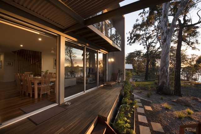 Murrays Beach Home contemporary-traedaeck