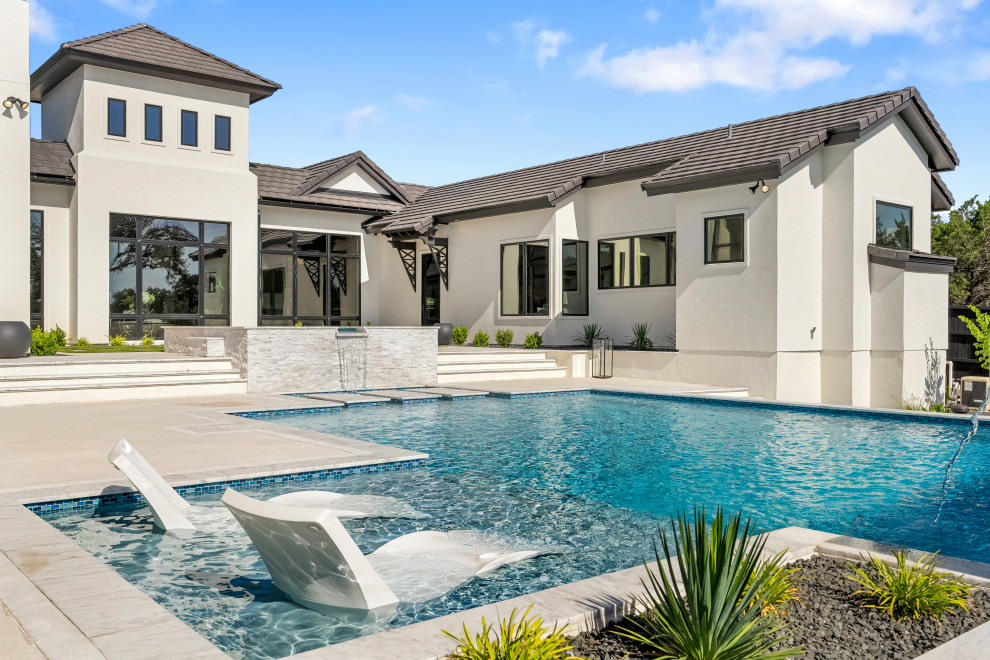Example of a transitional pool design in Austin
