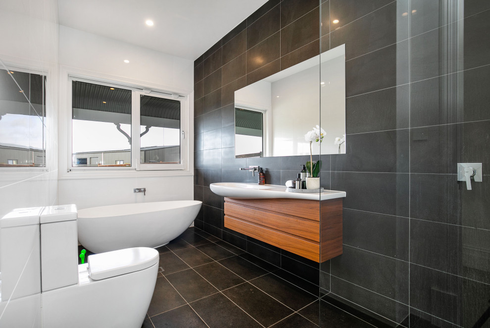 Contemporary bathroom in Adelaide.