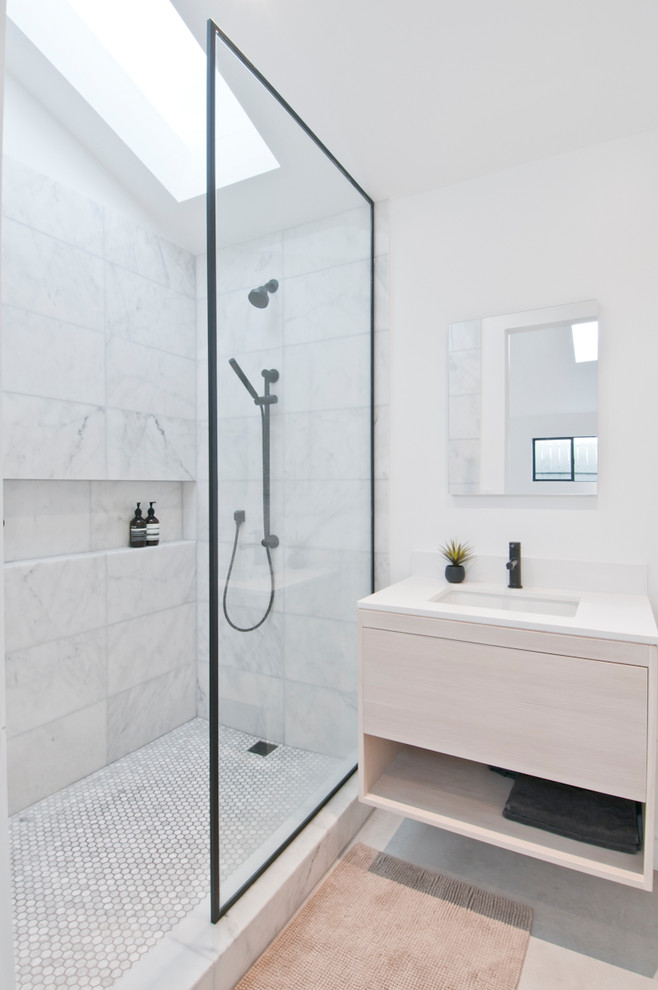 Small modern master bathroom in Los Angeles with flat-panel cabinets, light wood cabinets, an open shower, a one-piece toilet, white tile, marble, white walls, concrete floors, a drop-in sink, engineered quartz benchtops, grey floor, an open shower and white benchtops.