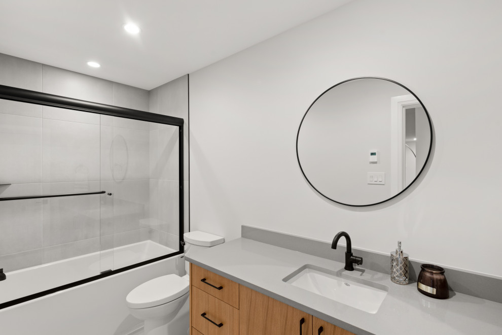 Home design - transitional home design idea in Vancouver
