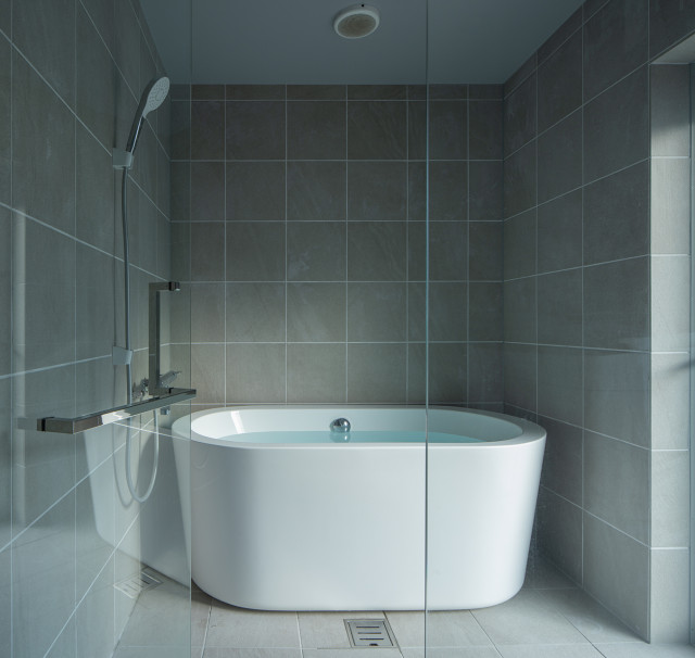 住倉 moderno-stanza-da-bagno